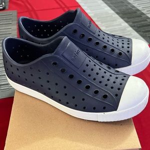Used native kids water shoes boys size 13C